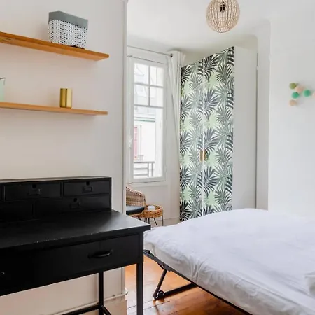 Eiffel Tower Saint Apartment