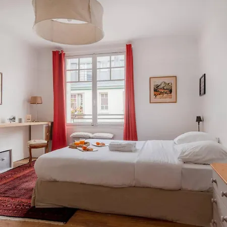 Eiffel Tower Saint Apartment